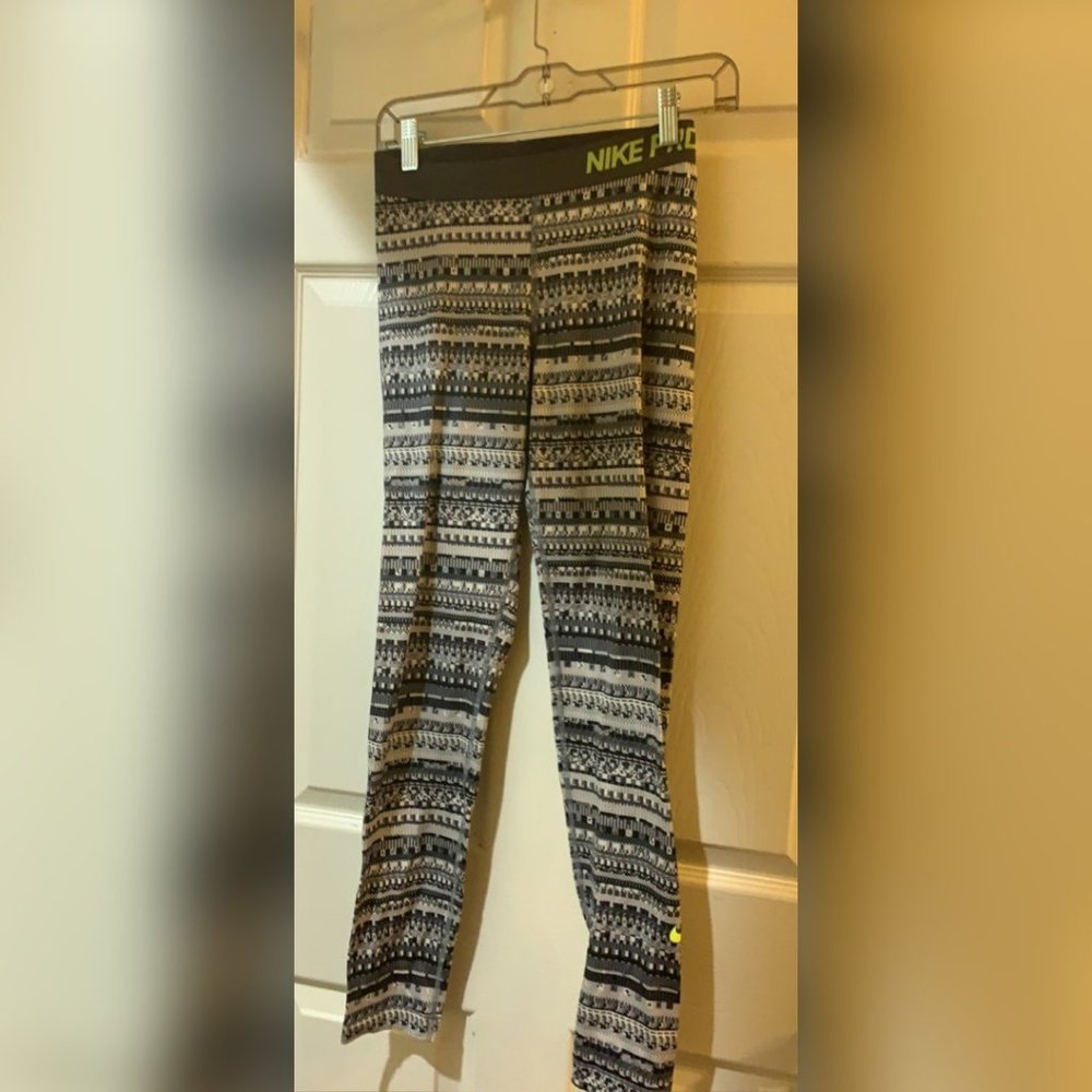Medium, Black/Grey/Yellow Nike Pro Leggings